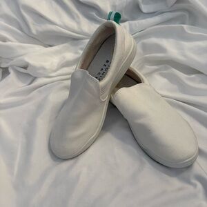 EUC Vionic Beach Marshall Slip-ons